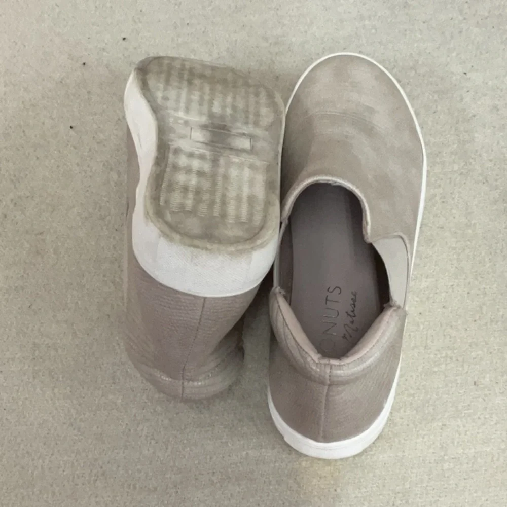 EUC Woman’s coconuts by Matisse ankle booties